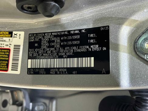 Certified 2025 Toyota Highlander Limited image 30