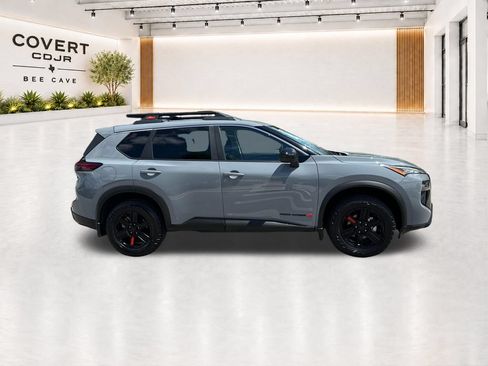 Used 2025 Nissan Rogue SV AWD/4WD image 14