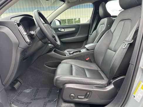 Certified 2025 Volvo XC40 B5 Plus AWD/4WD image 20
