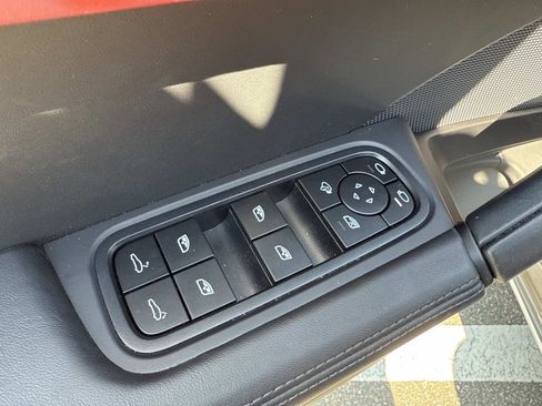 Used 2024 Porsche Cayenne S image 21