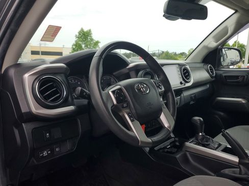 Used 2022 Toyota Tacoma SR5 w/ Technology Package RWD image 17