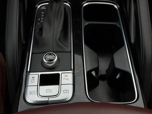 Used 2024 Kia Telluride SX w/ Towing Package FWD image 22