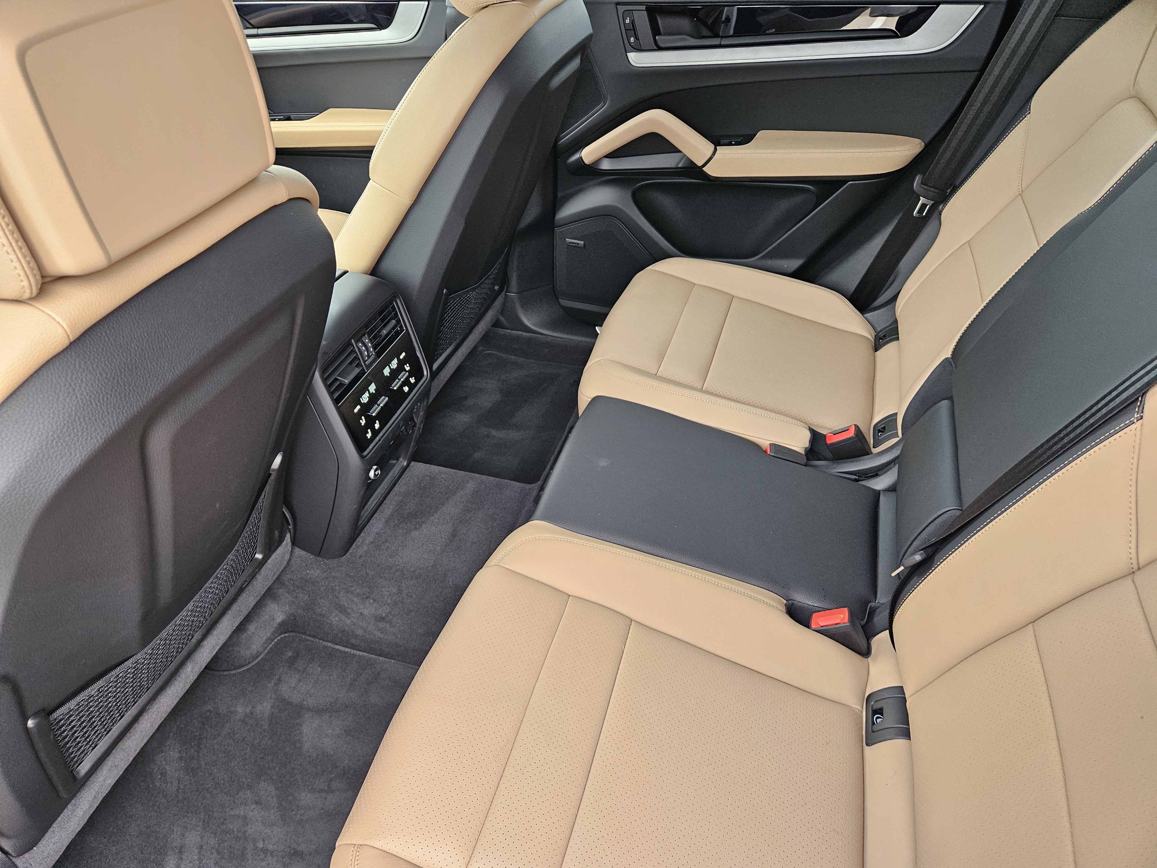 Certified 2026 Porsche Cayenne AWD/4WD image 28