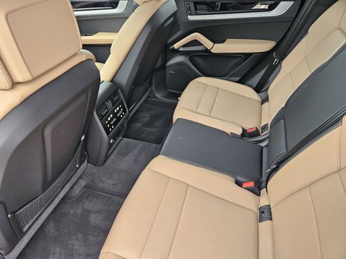 Certified 2026 Porsche Cayenne AWD/4WD image 28
