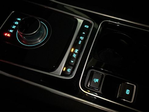 Used 2016 Jaguar XF Premium image 36