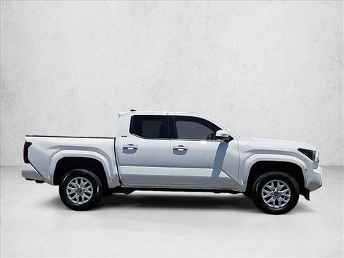 Used 2025 Toyota Tacoma SR5 AWD/4WD image 4