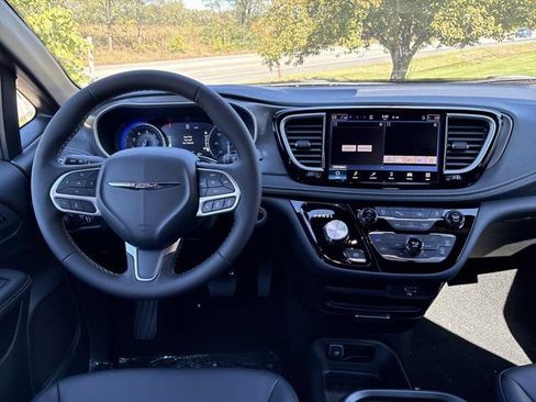Used 2026 Chrysler Pacifica Select AWD/4WD image 20