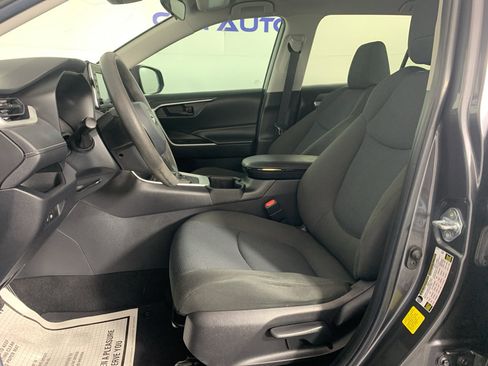 Used 2022 Toyota RAV4 LE image 16