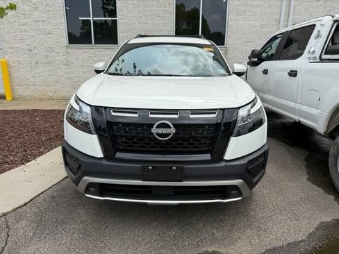 Used 2025 Nissan Pathfinder Rock Creek AWD/4WD image 2