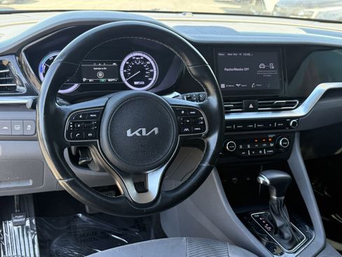 Used 2022 Kia Niro LXS image 24