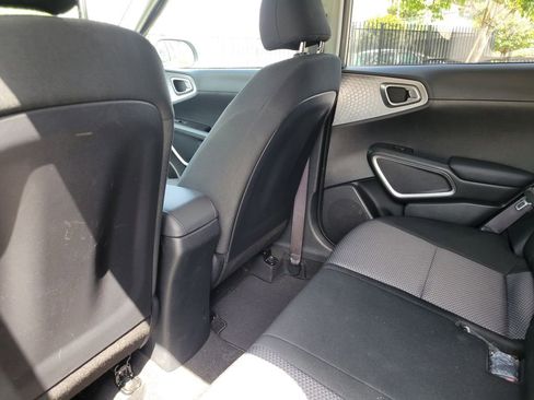 Certified 2023 Kia Soul LX w/ LX Technology Package FWD image 7