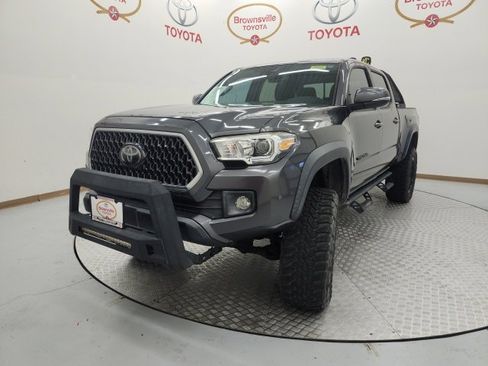 Used 2019 Toyota Tacoma TRD Off-Road w/ Technology Package image 2