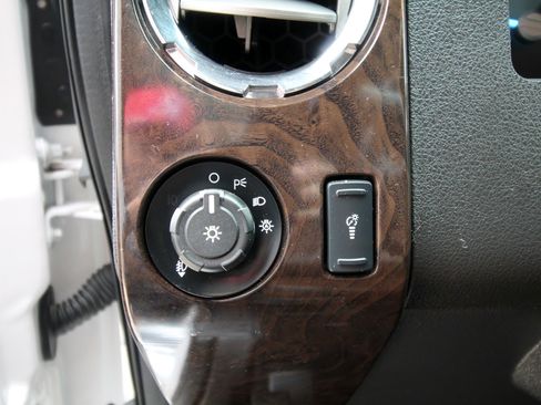 Used 2016 Ford F250 Platinum w/ FX4 Off-Road Package image 26