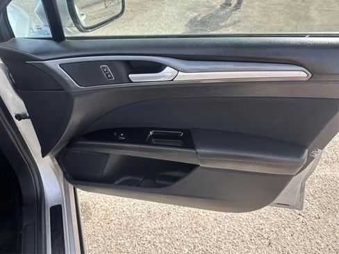 Used 2014 Ford Fusion SE FWD image 21