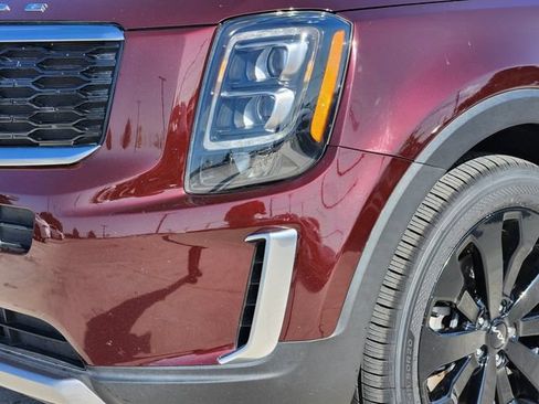 Used 2022 Kia Telluride EX w/ EX Premium Package FWD image 5