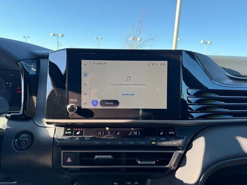 Used 2025 Toyota Camry SE w/ Convenience Package image 17