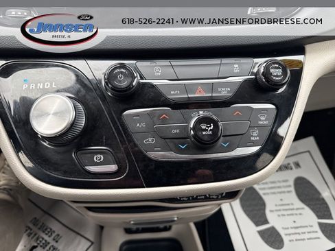 Used 2021 Chrysler Voyager Lxi image 22