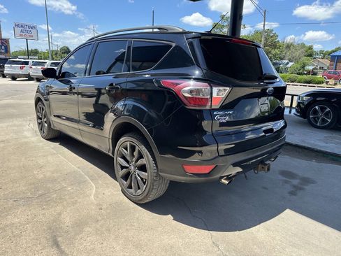 Used 2017 Ford Escape SE w/ Equipment Group 201A FWD image 6