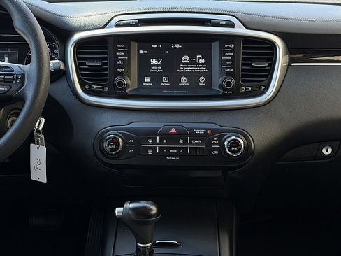 Used 2018 Kia Sorento LX image 10