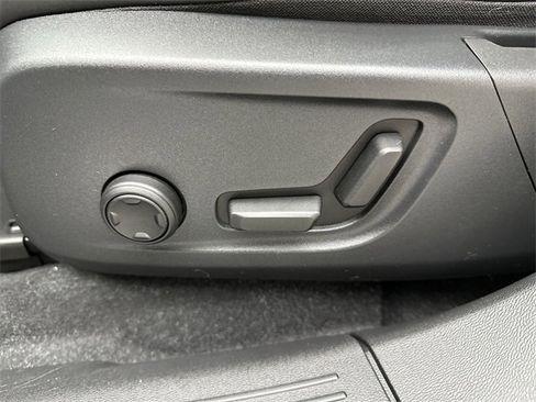 Certified 2022 Volvo C40 P8 Recharge Ultimate image 12