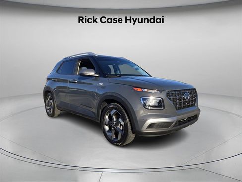 Certified 2024 Hyundai Venue SEL image 9