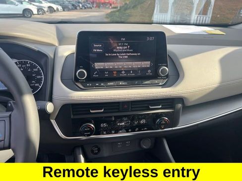 Certified 2025 Nissan Rogue SV image 20