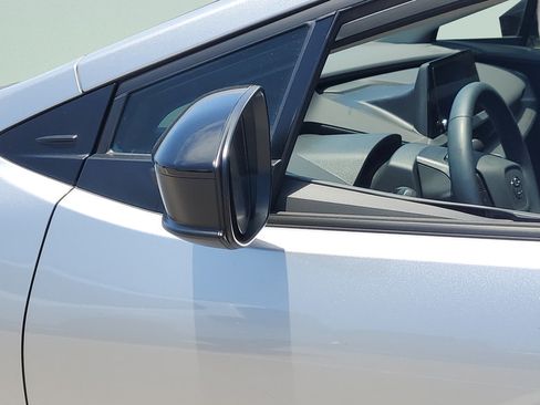 Used 2025 Toyota Prius LE FWD image 27