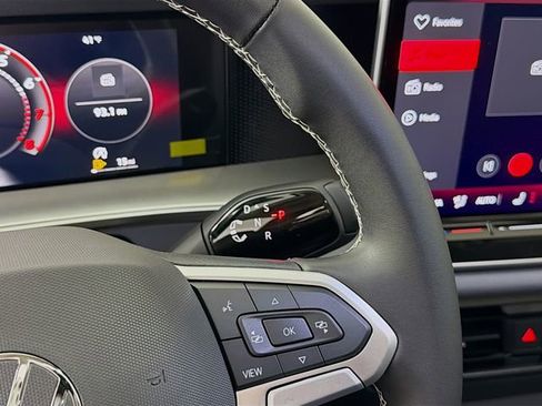 New 2026 Volkswagen Tiguan SE image 18