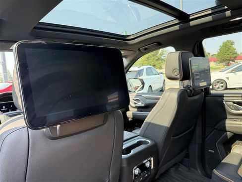 Used 2023 GMC Yukon AT4 w/ AT4 Premium Package AWD/4WD image 16