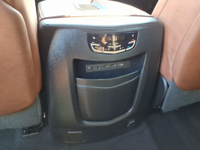 Used 2018 Cadillac Escalade Luxury AWD/4WD image 18