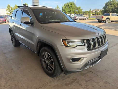Used 2018 Jeep Grand Cherokee Limited w/ Luxury Group II AWD/4WD image 3