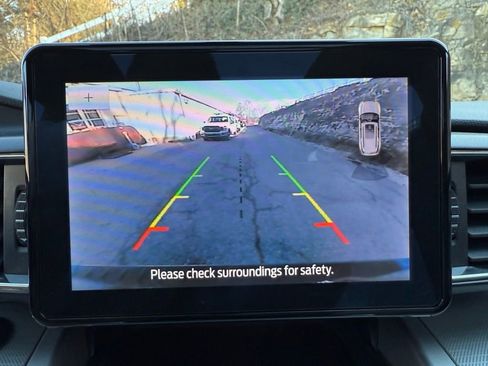 Certified 2022 Ford Explorer XLT w/ Equipment Group 202A image 27