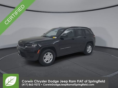 Used 2024 Jeep Grand Cherokee Laredo w/ Trailer Tow Package AWD/4WD image 7