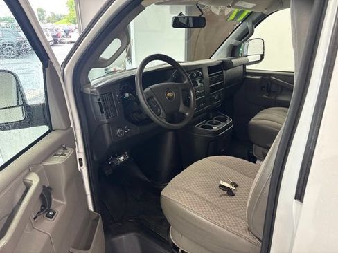 Used 2017 Chevrolet Express 3500 LT w/ LT Preferred Equipment Group RWD image 12