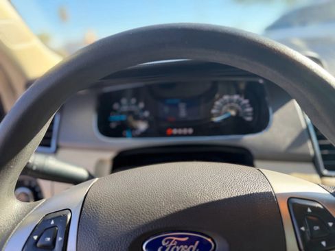 Used 2015 Ford Taurus SE image 22