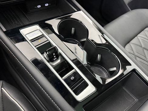 Used 2025 Volkswagen Atlas SEL Premium R-Line image 31