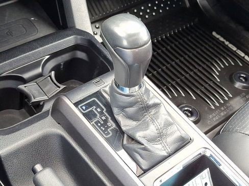 Used 2018 Toyota Tacoma TRD Sport AWD/4WD image 16