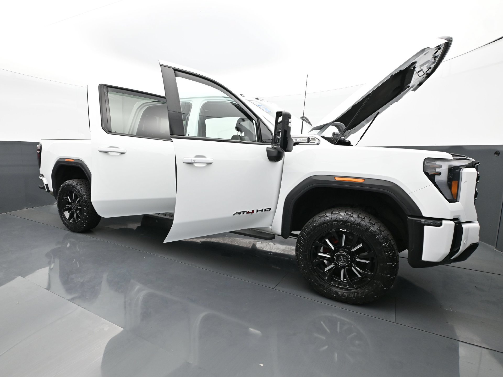Used 2024 GMC Sierra 2500 AT4 w/ AT4 Premium Plus Package AWD/4WD image 39