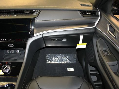 New 2026 Jeep Grand Cherokee L Limited AWD/4WD image 35