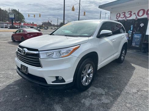 Used 2016 Toyota Highlander LE image 3