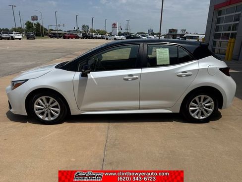 Used 2024 Toyota Corolla SE w/ SE Package FWD image 2