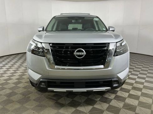 New 2025 Nissan Pathfinder SL image 2