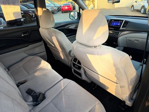 Used 2018 Honda Pilot EX image 18
