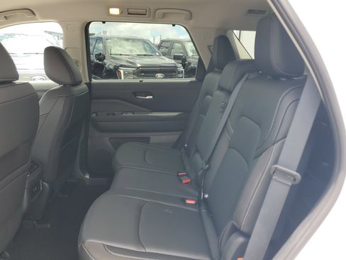 Certified 2025 Nissan Pathfinder SL image 13