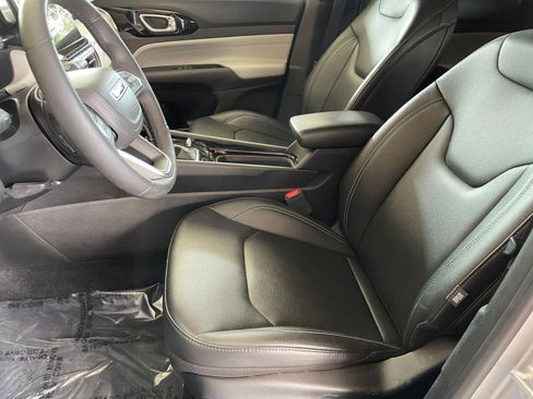 Used 2025 Jeep Compass Limited image 25