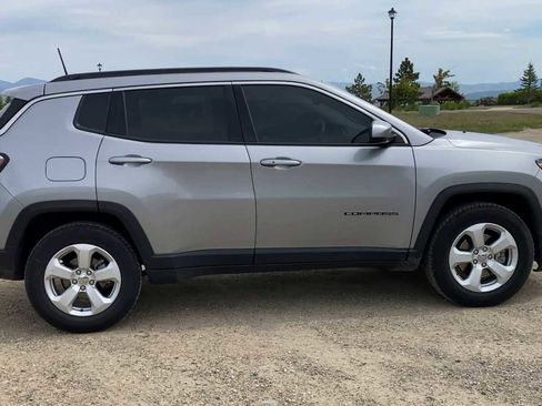 Used 2019 Jeep Compass Latitude AWD/4WD image 9