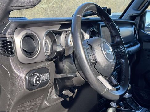Used 2021 Jeep Gladiator Sport image 2