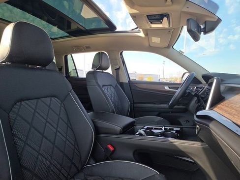 Used 2025 Volkswagen Atlas SEL Premium R-Line image 12