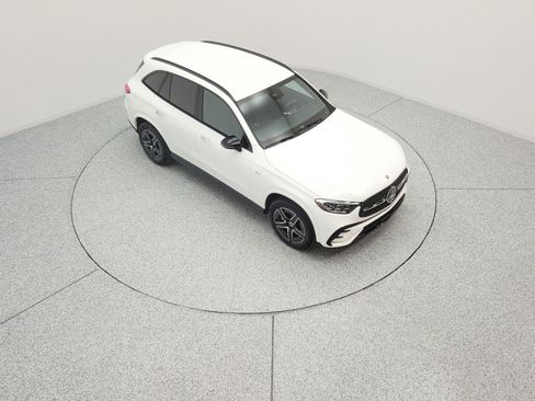 Used 2025 Mercedes-Benz GLC 350e 4MATIC image 11