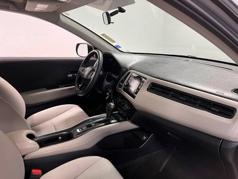 Used 2022 Honda HR-V LX image 11